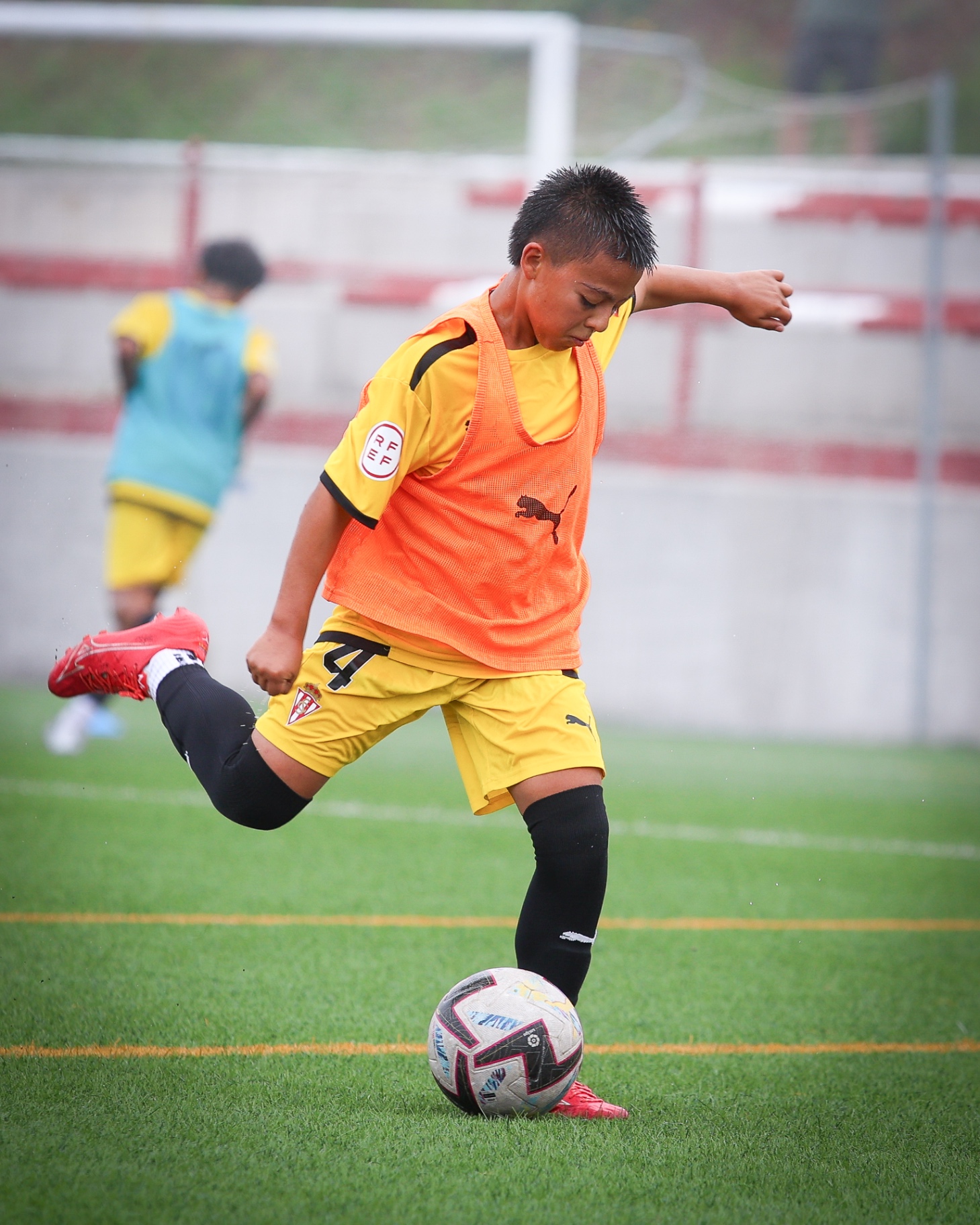 FFS player striking the ball during a Sporting de Gijón training session